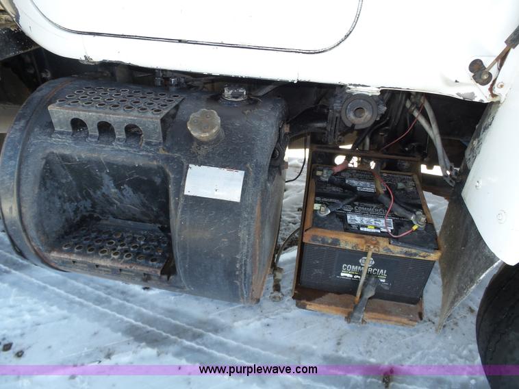 image for item J8805 1986 Mack RD688S dump truck