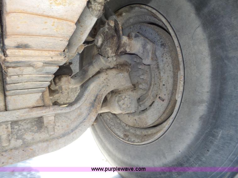 image for item J8805 1986 Mack RD688S dump truck