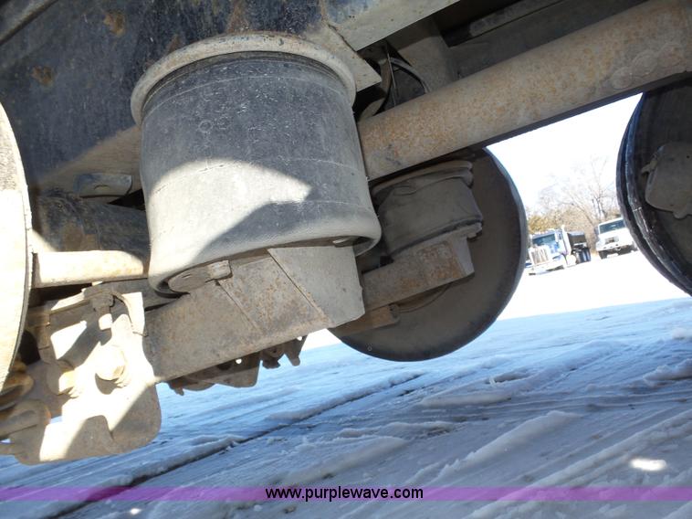 image for item J8805 1986 Mack RD688S dump truck