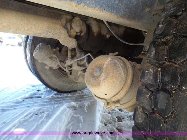 image for item J8805 1986 Mack RD688S dump truck