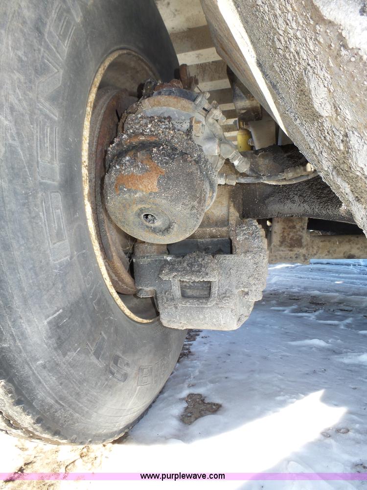 image for item J8805 1986 Mack RD688S dump truck