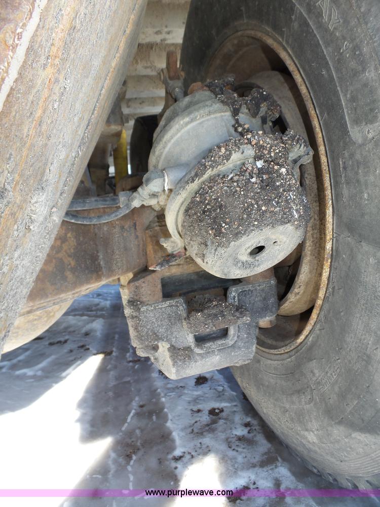 image for item J8805 1986 Mack RD688S dump truck