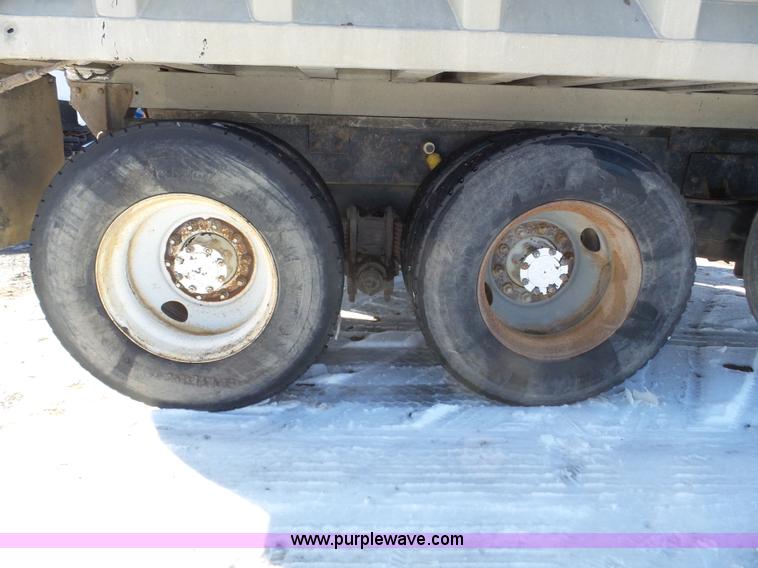 image for item J8805 1986 Mack RD688S dump truck