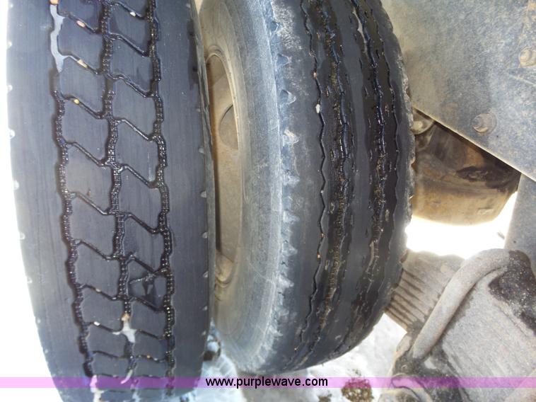 image for item J8805 1986 Mack RD688S dump truck