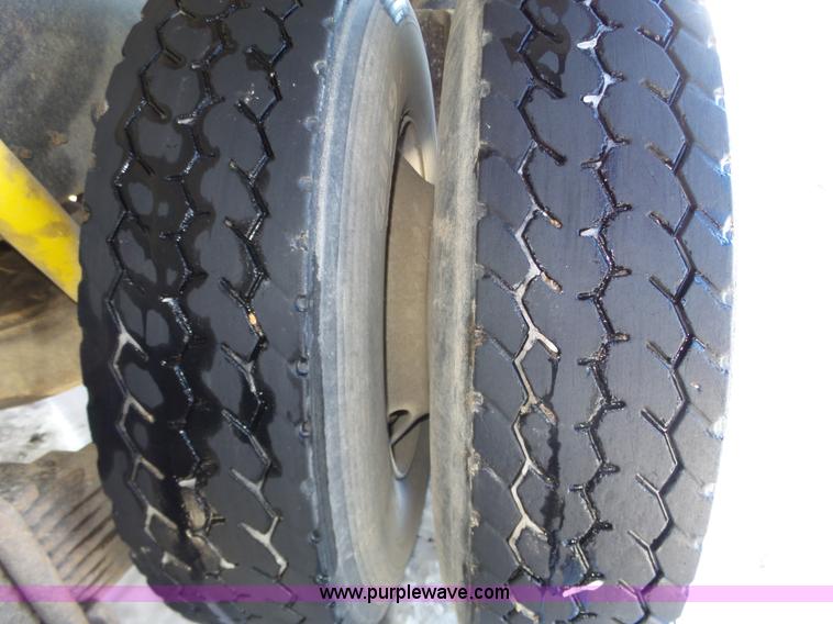 image for item J8805 1986 Mack RD688S dump truck