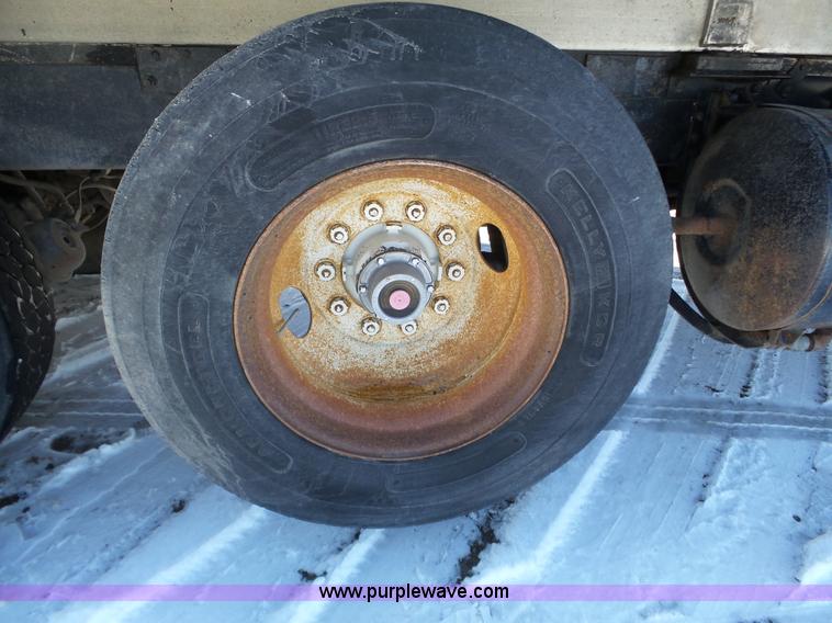 image for item J8805 1986 Mack RD688S dump truck