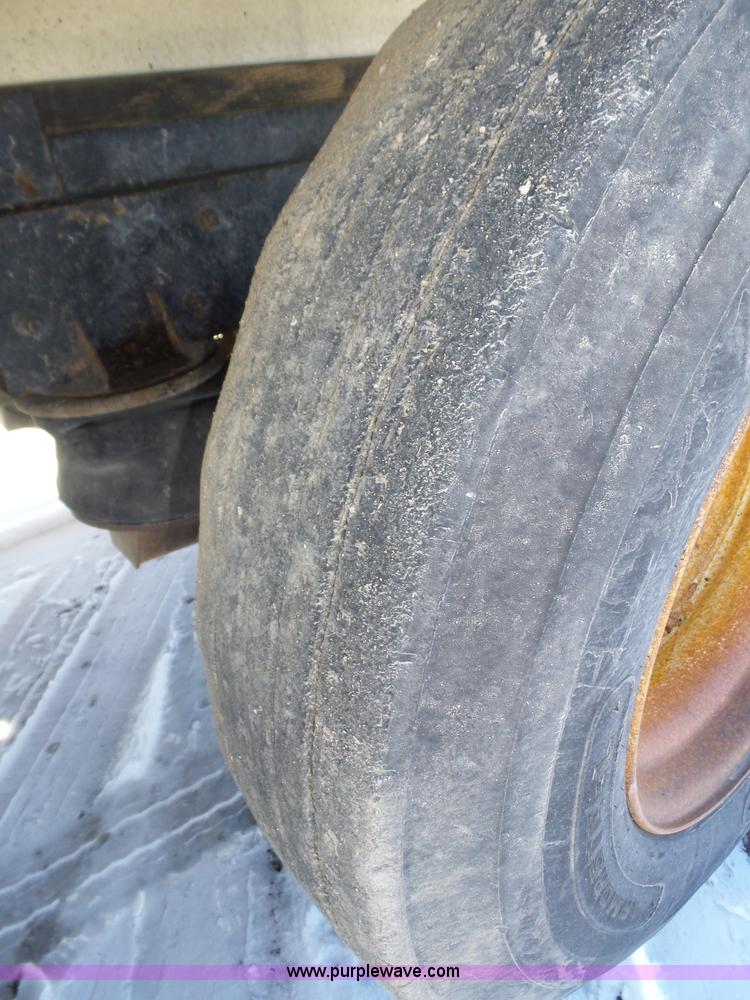 image for item J8805 1986 Mack RD688S dump truck