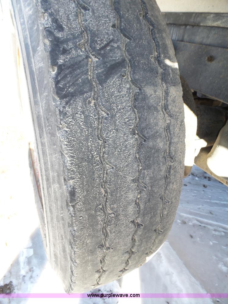 image for item J8805 1986 Mack RD688S dump truck