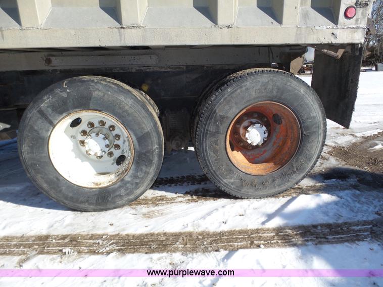 image for item J8805 1986 Mack RD688S dump truck
