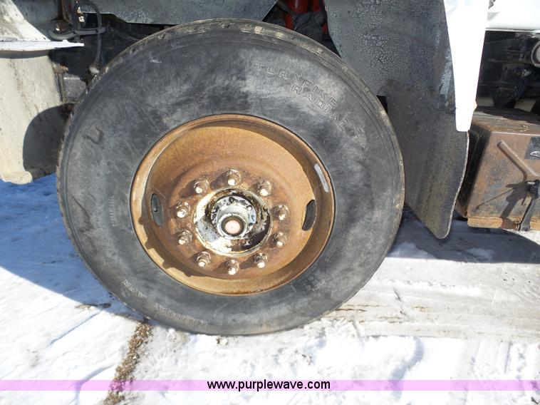 image for item J8805 1986 Mack RD688S dump truck