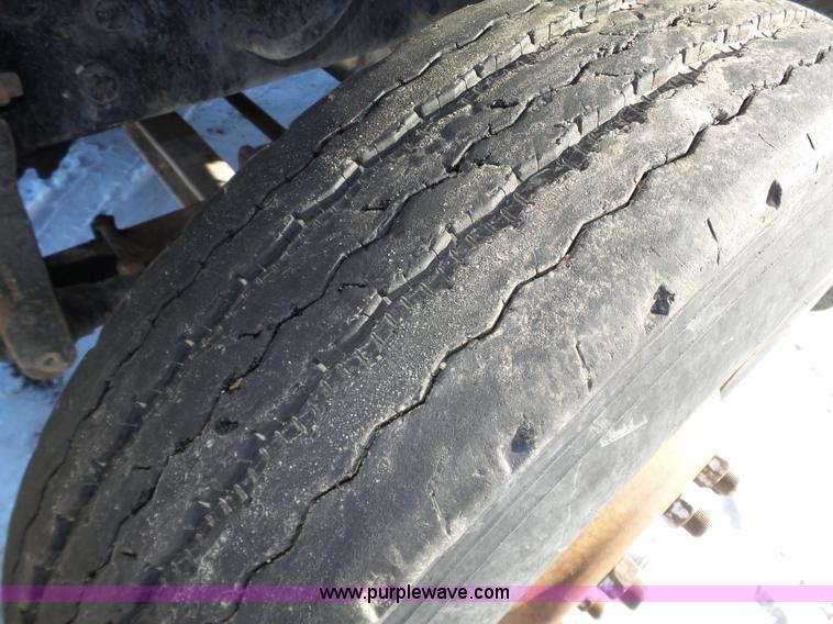 image for item J8805 1986 Mack RD688S dump truck