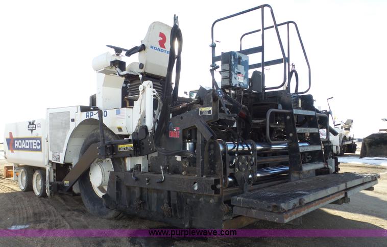image for item J8810 2005 Roadtec RP-190 paver