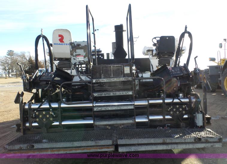 image for item J8810 2005 Roadtec RP-190 paver
