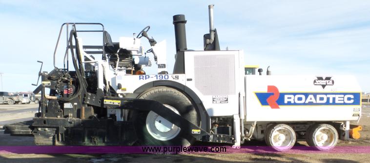 image for item J8810 2005 Roadtec RP-190 paver