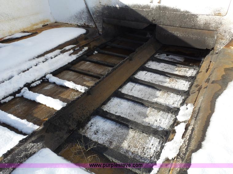 image for item J8810 2005 Roadtec RP-190 paver