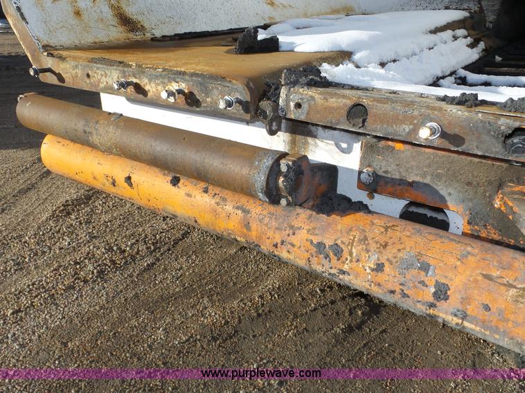 image for item J8810 2005 Roadtec RP-190 paver