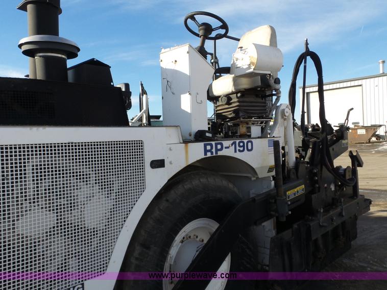 image for item J8810 2005 Roadtec RP-190 paver