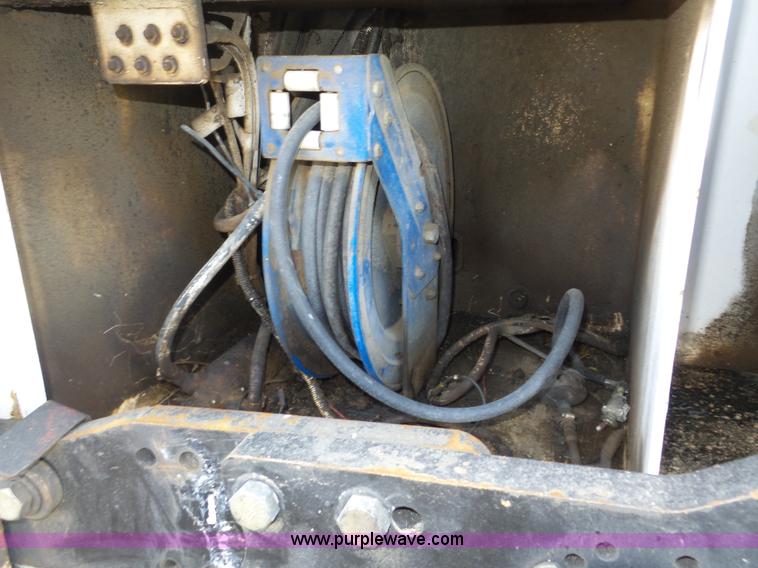 image for item J8810 2005 Roadtec RP-190 paver