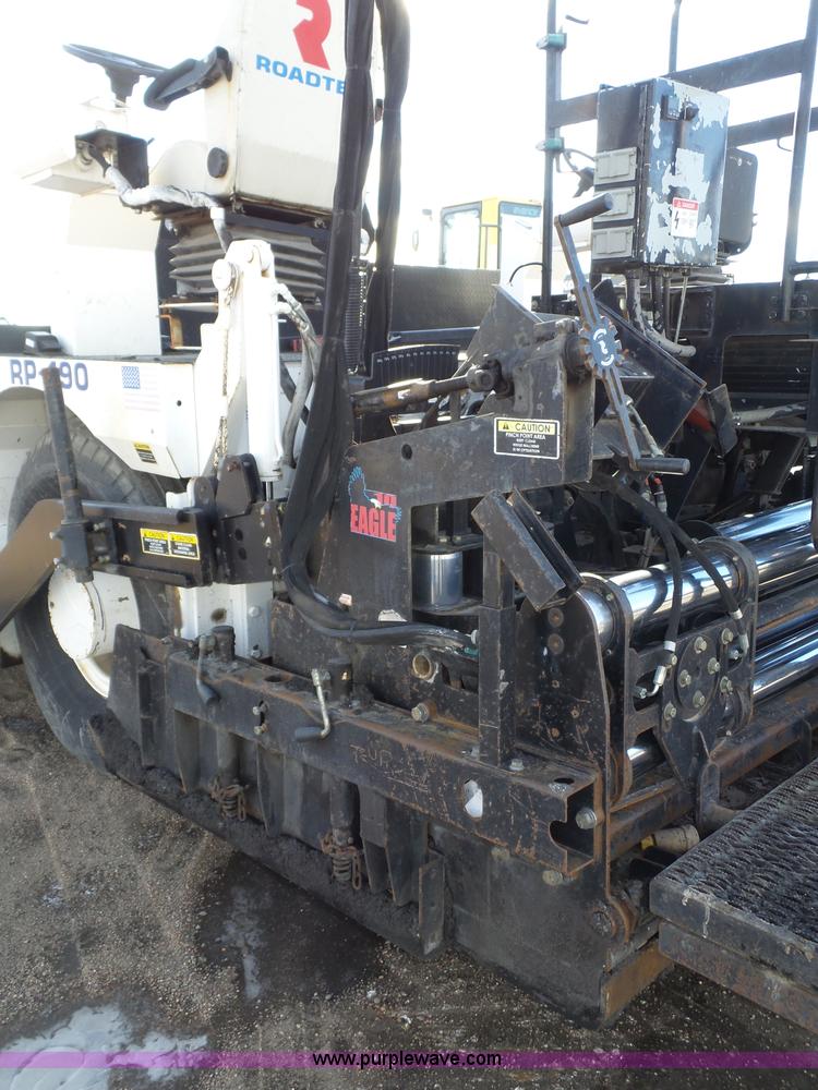 image for item J8810 2005 Roadtec RP-190 paver