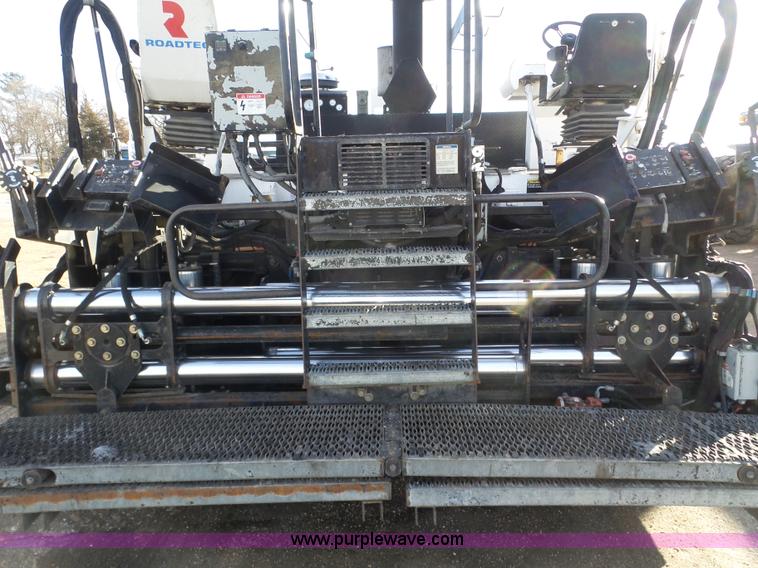 image for item J8810 2005 Roadtec RP-190 paver