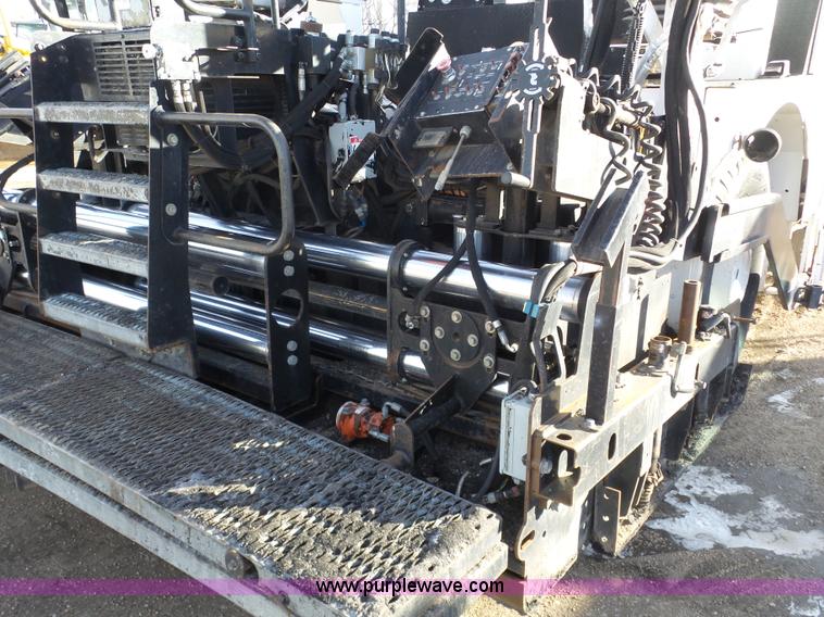 image for item J8810 2005 Roadtec RP-190 paver