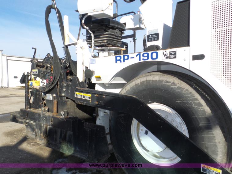 image for item J8810 2005 Roadtec RP-190 paver