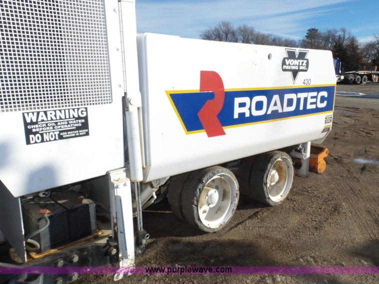 image for item J8810 2005 Roadtec RP-190 paver