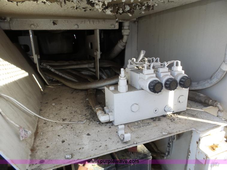 image for item J8810 2005 Roadtec RP-190 paver