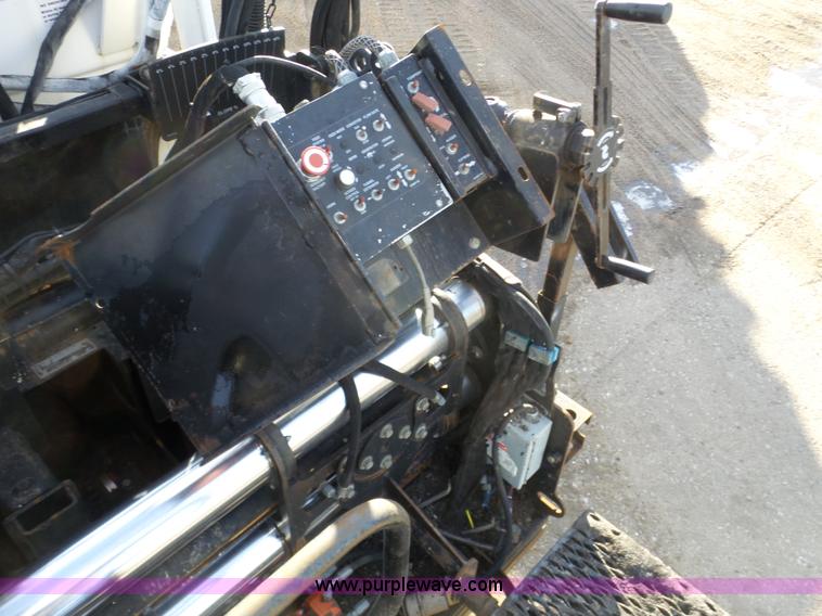 image for item J8810 2005 Roadtec RP-190 paver