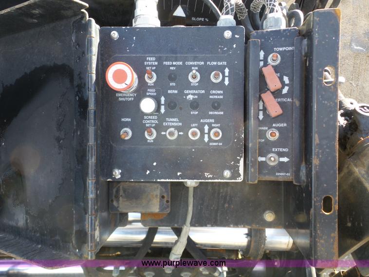 image for item J8810 2005 Roadtec RP-190 paver