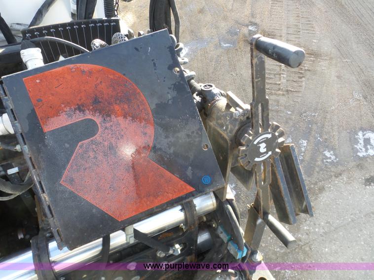 image for item J8810 2005 Roadtec RP-190 paver