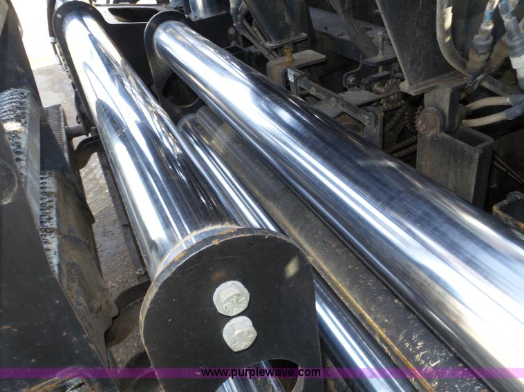 image for item J8810 2005 Roadtec RP-190 paver