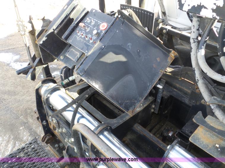 image for item J8810 2005 Roadtec RP-190 paver