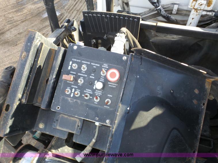 image for item J8810 2005 Roadtec RP-190 paver