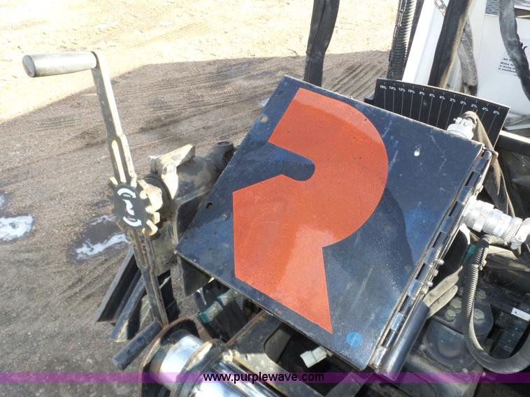 image for item J8810 2005 Roadtec RP-190 paver
