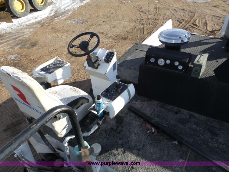 image for item J8810 2005 Roadtec RP-190 paver
