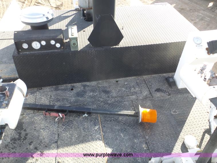 image for item J8810 2005 Roadtec RP-190 paver