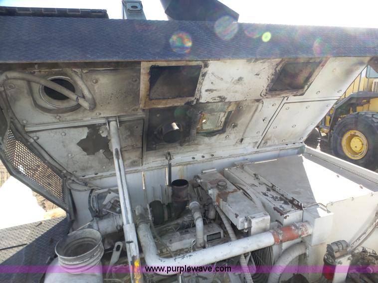 image for item J8810 2005 Roadtec RP-190 paver