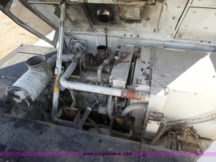 image for item J8810 2005 Roadtec RP-190 paver