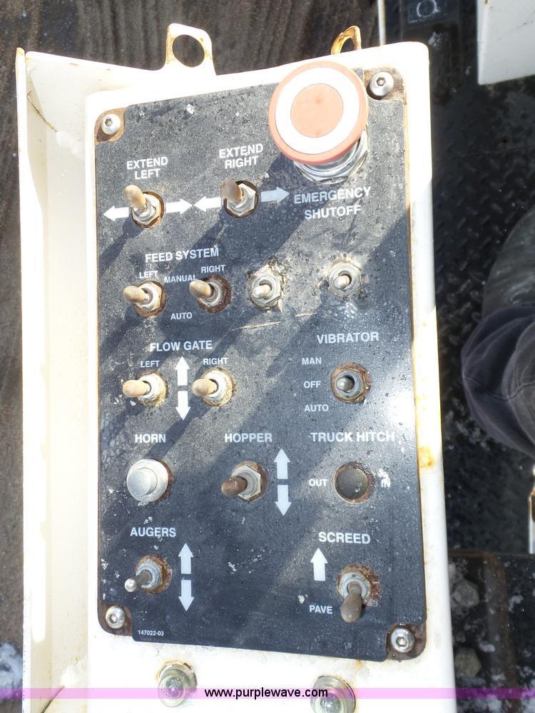 image for item J8810 2005 Roadtec RP-190 paver