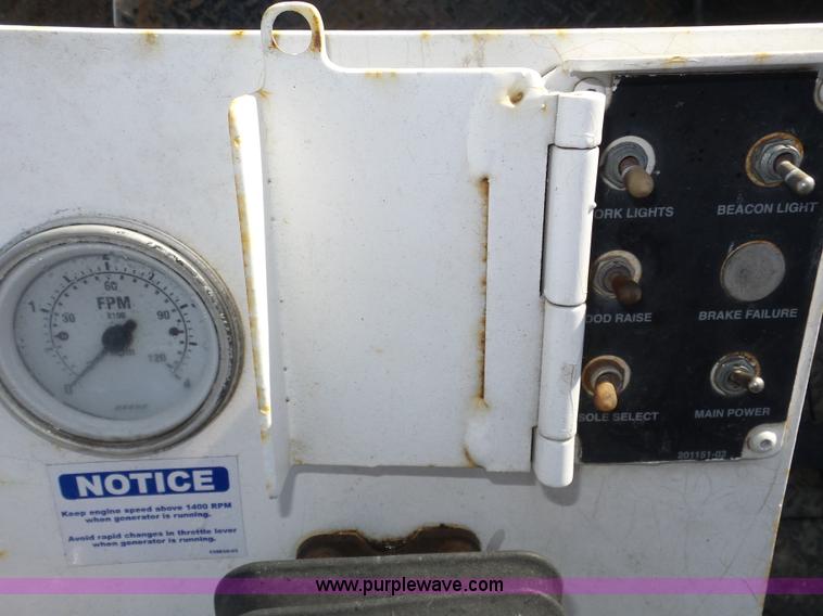 image for item J8810 2005 Roadtec RP-190 paver