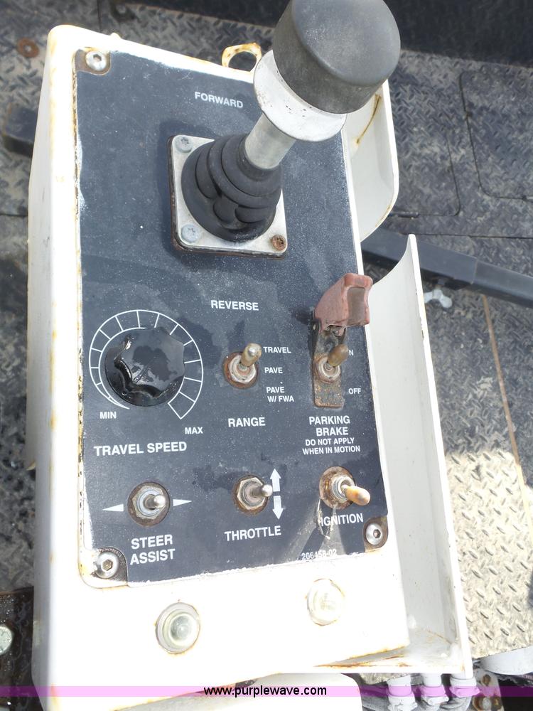 image for item J8810 2005 Roadtec RP-190 paver