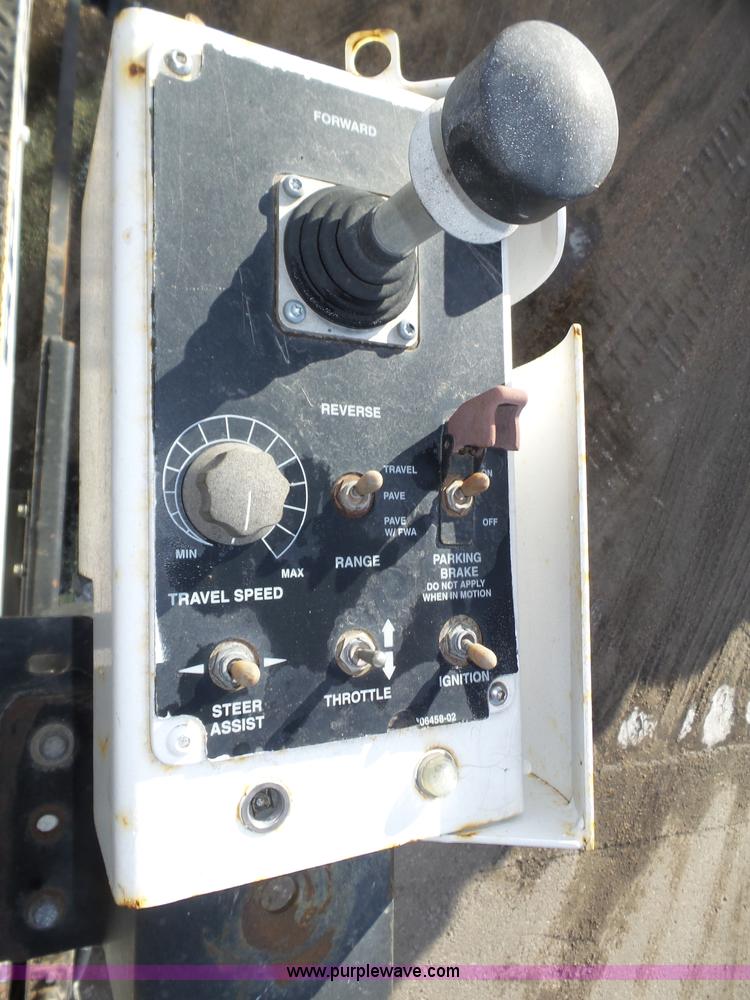 image for item J8810 2005 Roadtec RP-190 paver