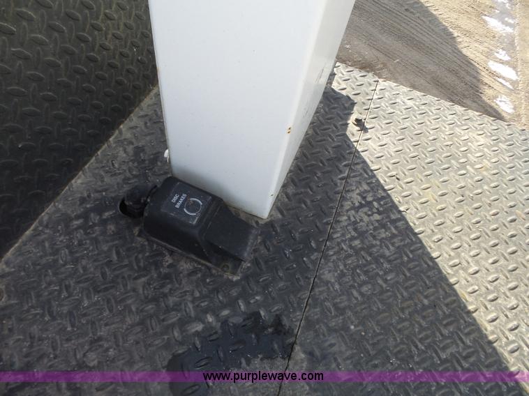 image for item J8810 2005 Roadtec RP-190 paver