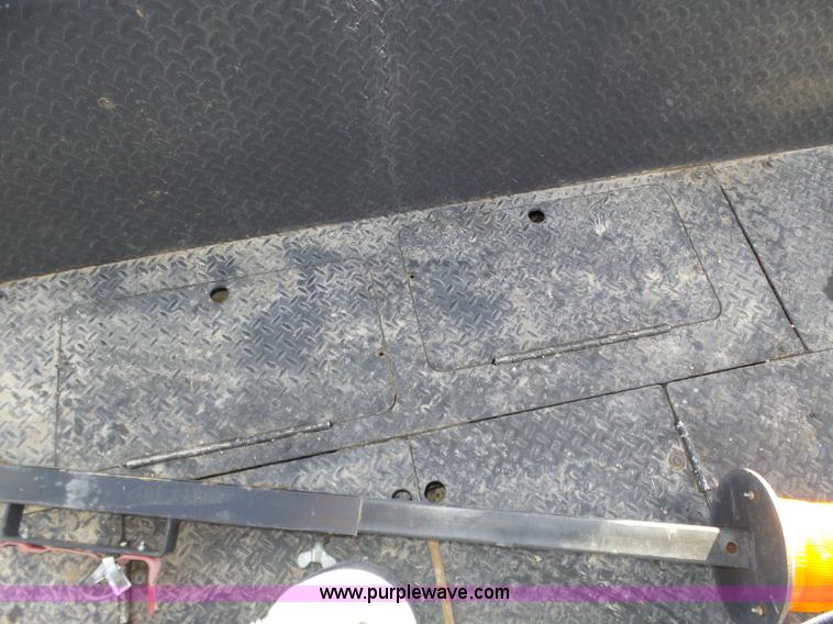 image for item J8810 2005 Roadtec RP-190 paver