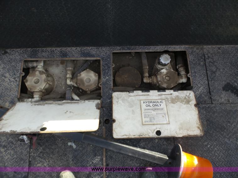 image for item J8810 2005 Roadtec RP-190 paver