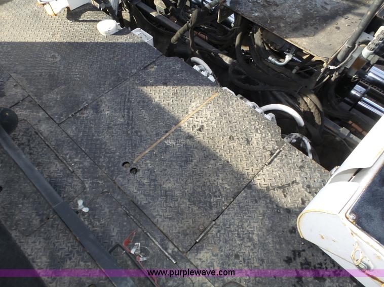 image for item J8810 2005 Roadtec RP-190 paver