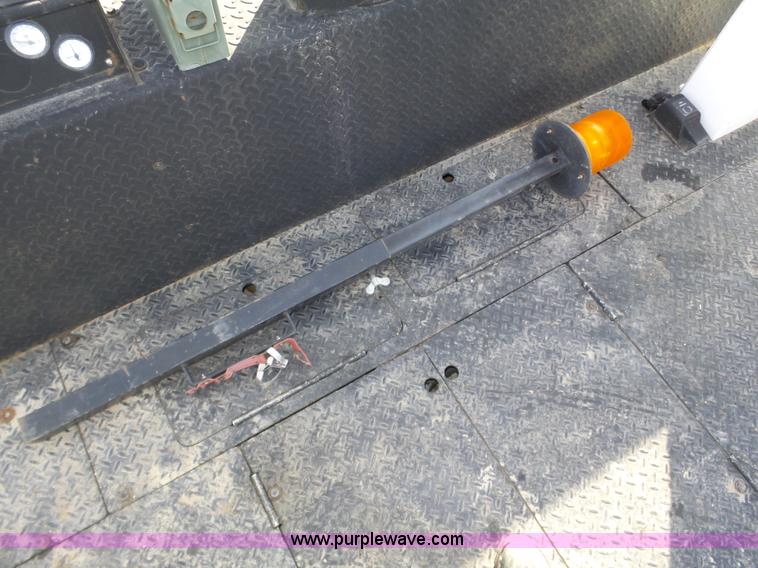 image for item J8810 2005 Roadtec RP-190 paver