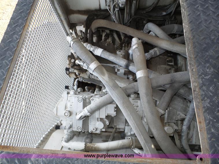 image for item J8810 2005 Roadtec RP-190 paver