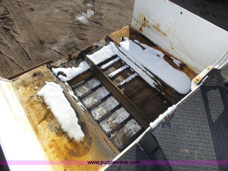 image for item J8810 2005 Roadtec RP-190 paver